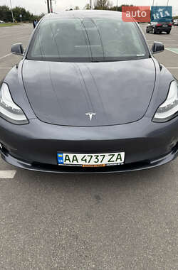 Седан Tesla Model 3 2020 в 