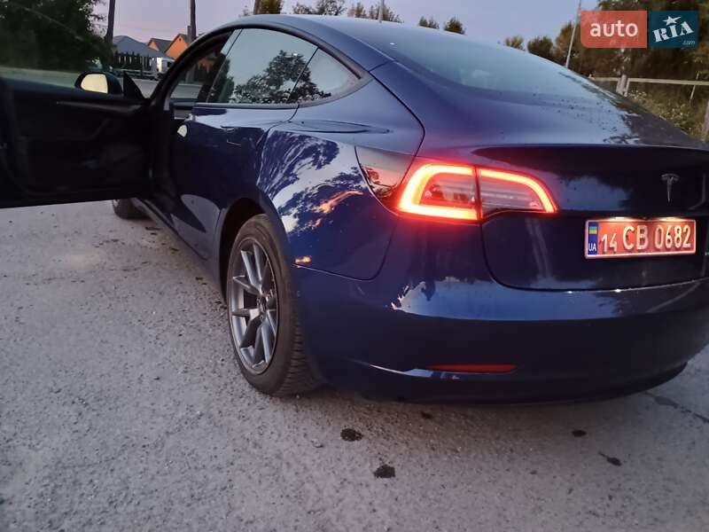 Седан Tesla Model 3 2022 в Самборі