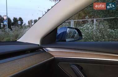 Седан Tesla Model 3 2022 в 