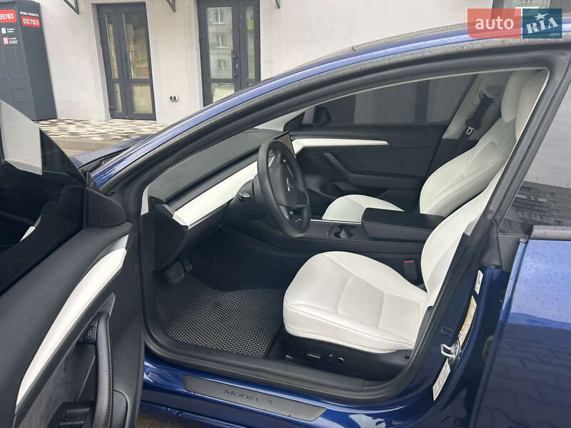 Седан Tesla Model 3 2021 в Фастові