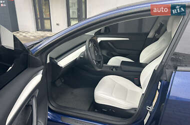 Седан Tesla Model 3 2021 в 
