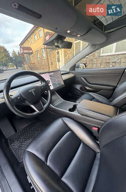 Седан Tesla Model 3 2019 в 