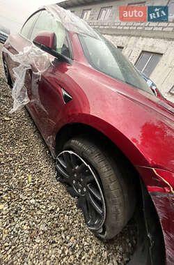 Седан Tesla Model 3 2025 в 