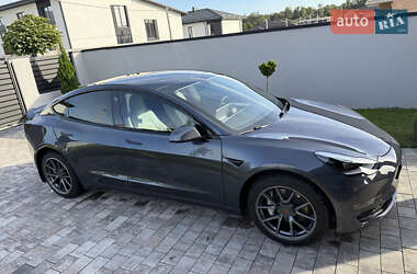 Седан Tesla Model 3 2022 в 