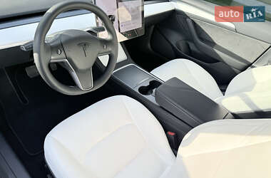Седан Tesla Model 3 2022 в 