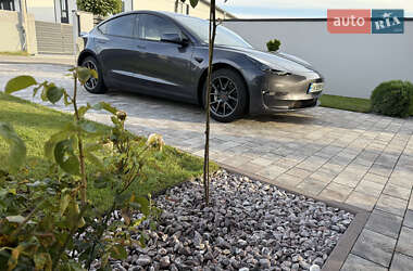 Седан Tesla Model 3 2022 в 