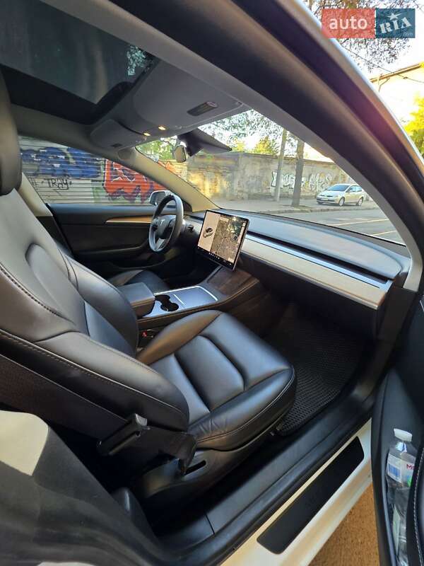Седан Tesla Model 3 2021 в Одесі