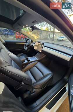 Седан Tesla Model 3 2021 в 