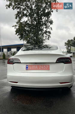 Седан Tesla Model 3 2021 в 