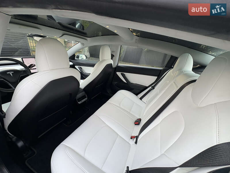 Седан Tesla Model 3 2018 в Луцьку