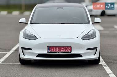 Седан Tesla Model 3 2021 в 