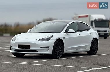 Седан Tesla Model 3 2021 в Ровно