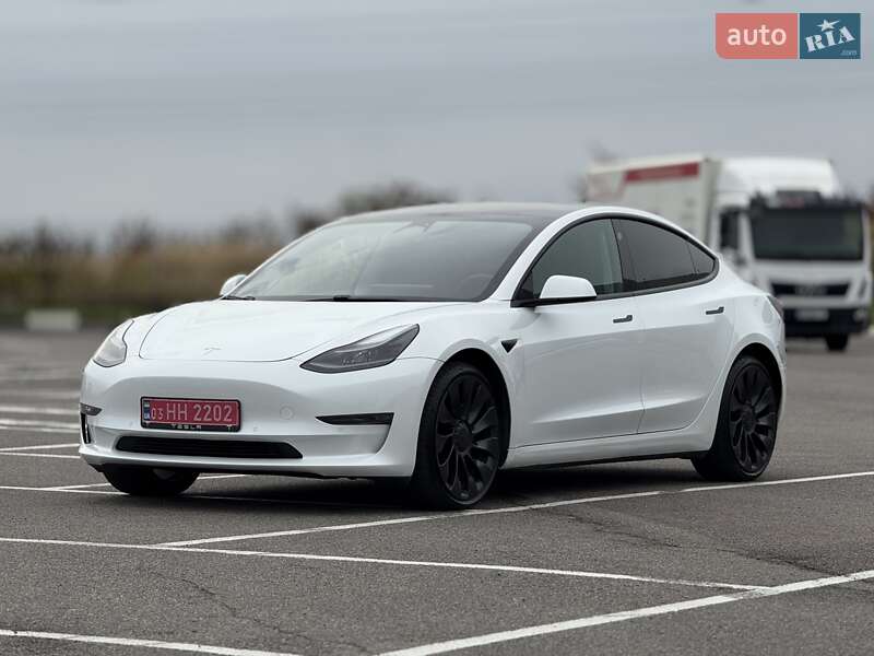 Седан Tesla Model 3 2021 в Рівному