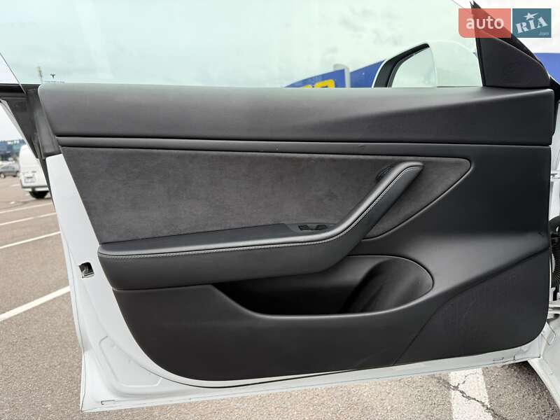 Седан Tesla Model 3 2021 в Рівному