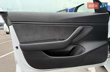 Седан Tesla Model 3 2021 в 