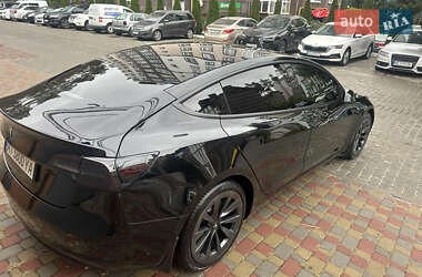 Седан Tesla Model 3 2022 в 