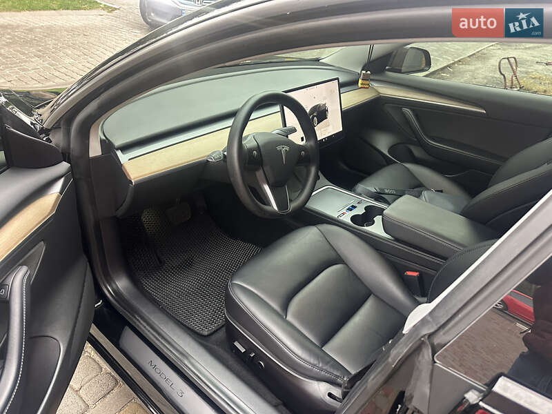 Седан Tesla Model 3 2022 в Ірпені