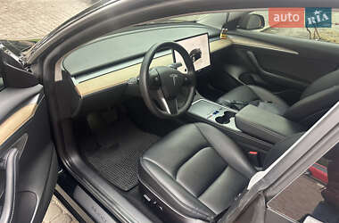 Седан Tesla Model 3 2022 в 
