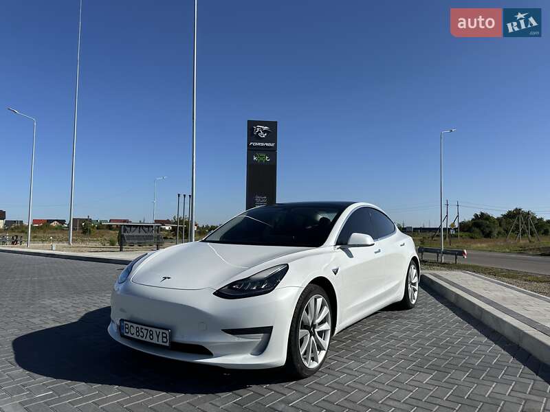 Седан Tesla Model 3 2020 в 