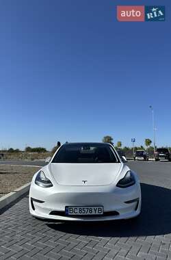 Седан Tesla Model 3 2020 в 