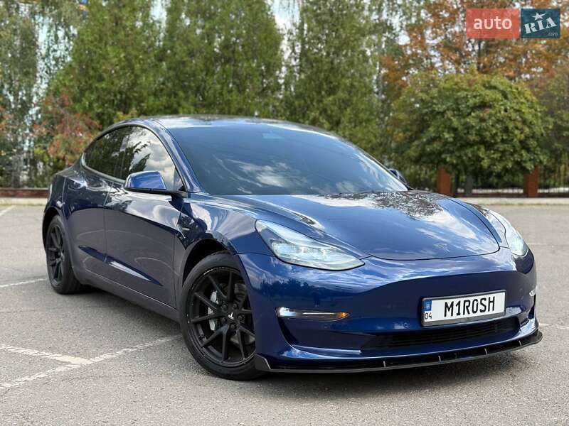 Седан Tesla Model 3 2021 в 