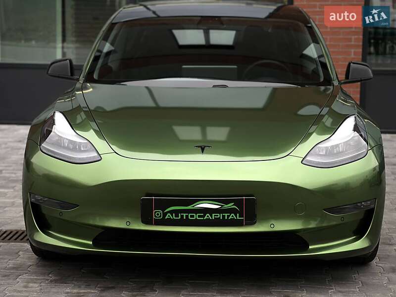 Седан Tesla Model 3 2021 в Киеве