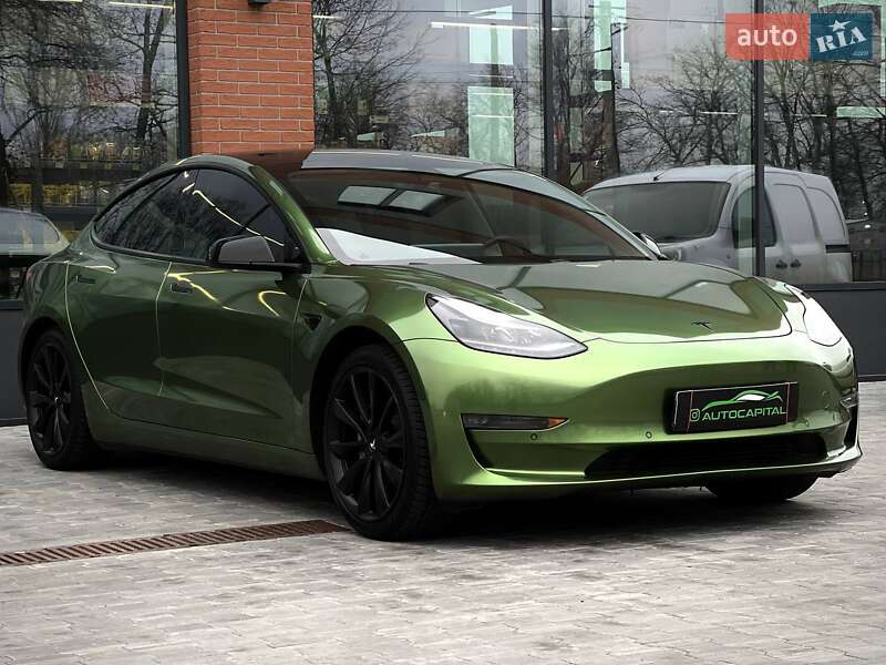 Седан Tesla Model 3 2021 в Киеве