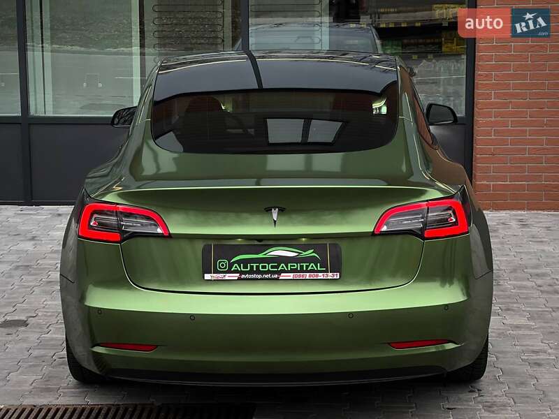 Седан Tesla Model 3 2021 в Киеве