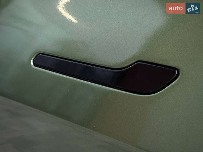 Седан Tesla Model 3 2021 в Киеве