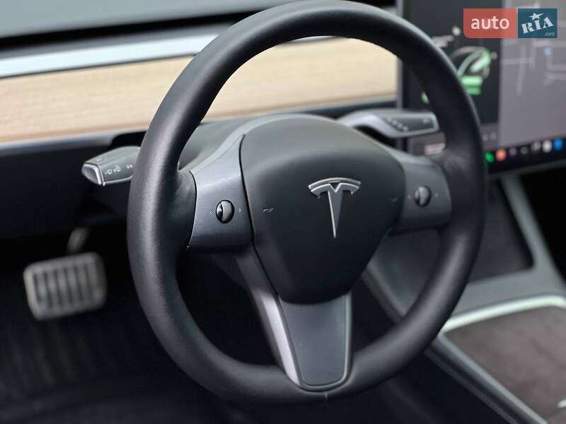 Седан Tesla Model 3 2021 в Киеве
