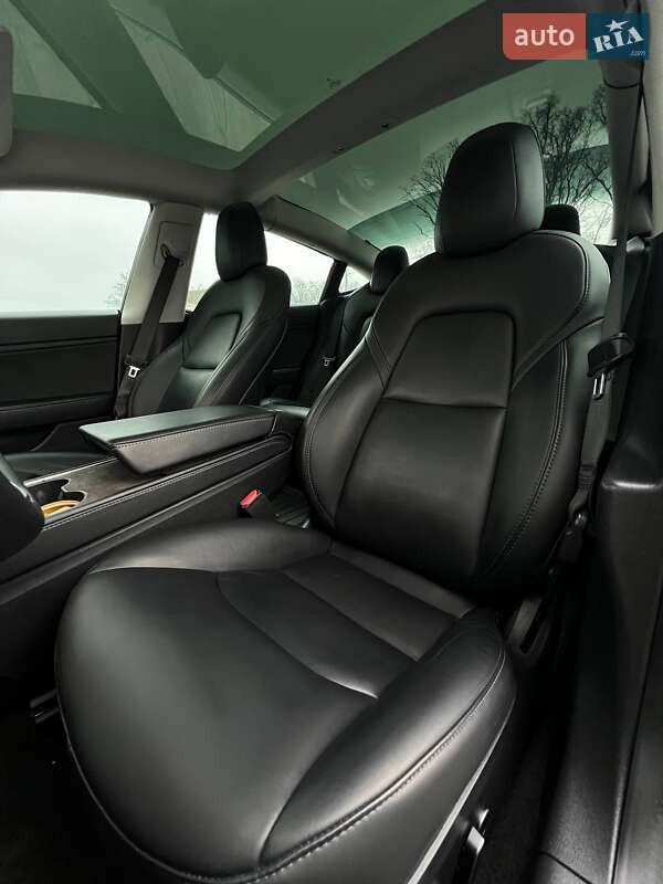 Седан Tesla Model 3 2021 в Киеве
