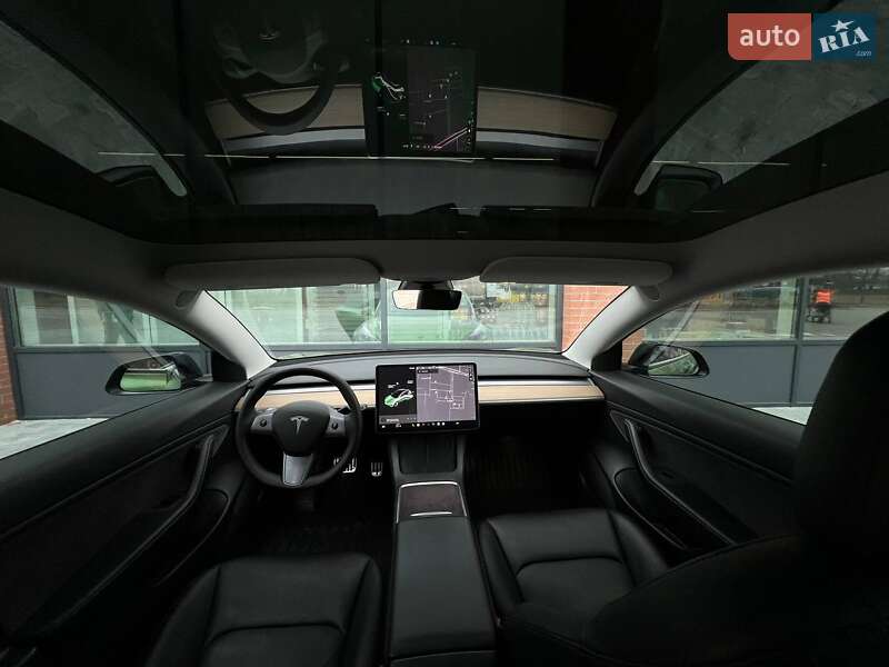 Седан Tesla Model 3 2021 в Киеве