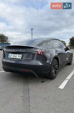 Седан Tesla Model 3 2024 в 