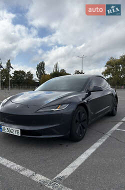 Седан Tesla Model 3 2024 в 