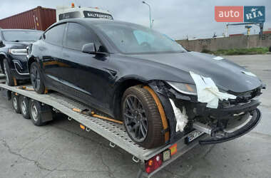 Седан Tesla Model 3 2024 в 