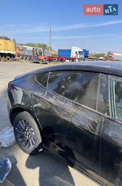 Седан Tesla Model 3 2024 в 