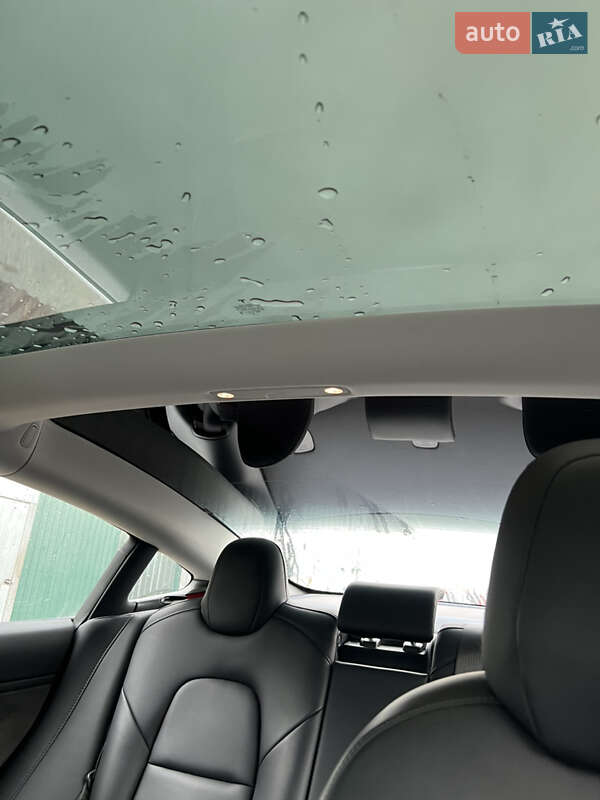 Седан Tesla Model 3 2018 в Черкассах