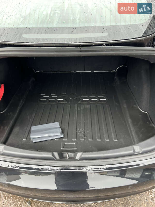 Седан Tesla Model 3 2018 в Черкассах