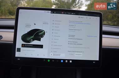 Седан Tesla Model 3 2021 в 