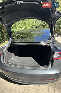 Седан Tesla Model 3 2020 в 