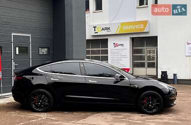 Седан Tesla Model 3 2020 в 