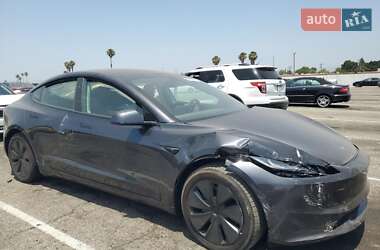 Седан Tesla Model 3 2025 в 