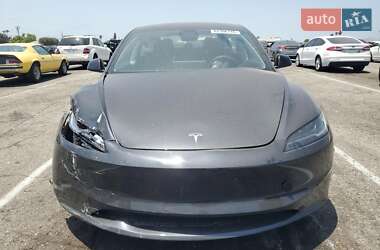 Седан Tesla Model 3 2025 в 