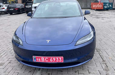 Седан Tesla Model 3 2024 в 