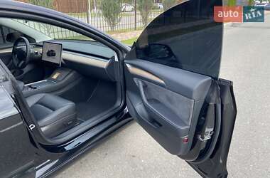 Седан Tesla Model 3 2023 в 
