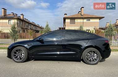 Седан Tesla Model 3 2023 в 
