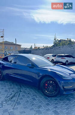Седан Tesla Model 3 2022 в 