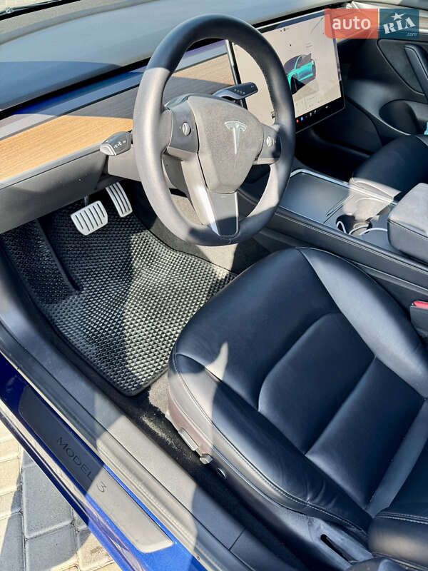 Седан Tesla Model 3 2022 в Кропивницькому