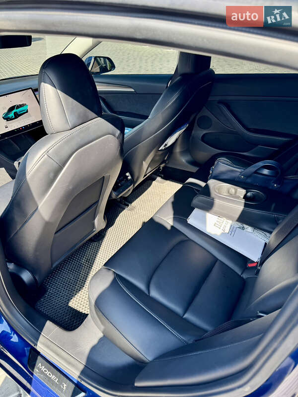 Седан Tesla Model 3 2022 в Кропивницькому