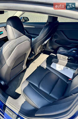Седан Tesla Model 3 2022 в 